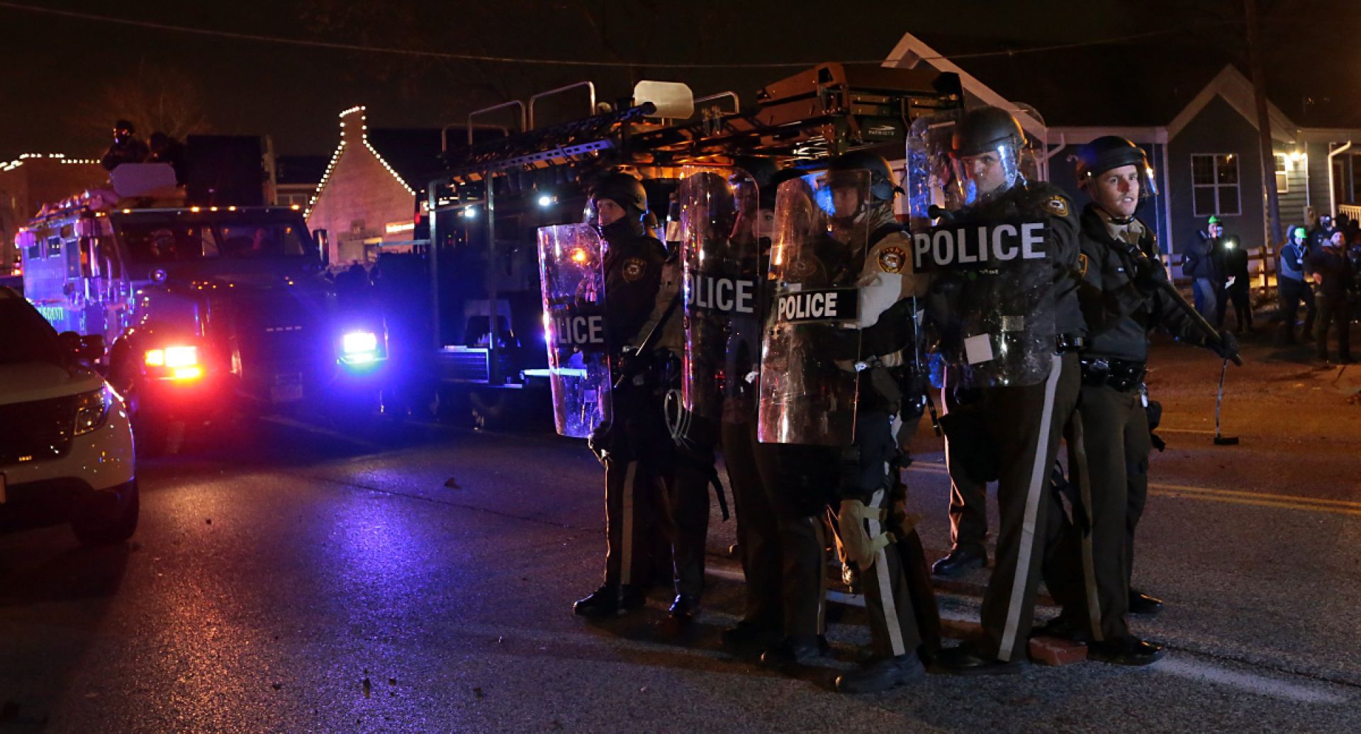 Protesters burn county police car in Ferguson after grand jury decision